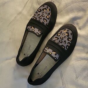 Clarks Cloudsteppers Flats